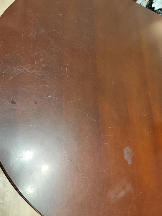 Stół i krzesła dębowe.