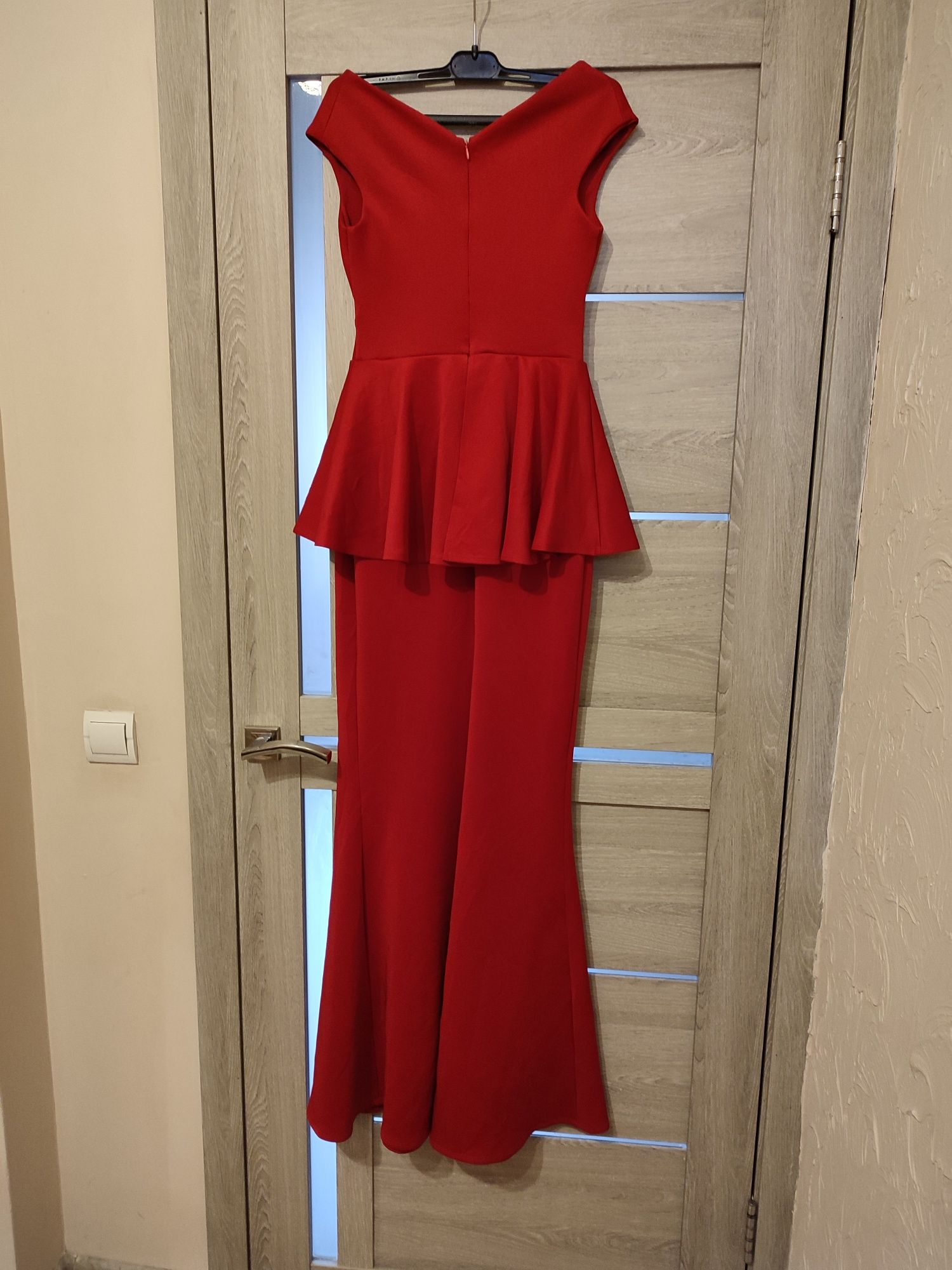 Червона вечірня сукня від Quiz