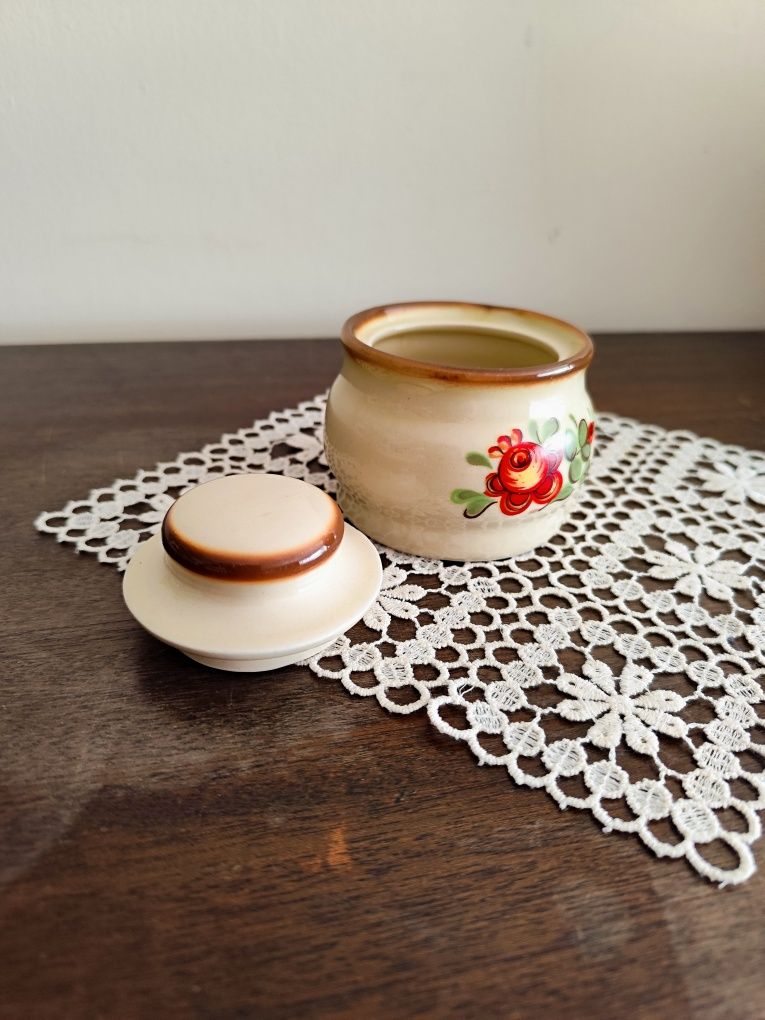 Urokliwa cukiernica z porcelitu. Tułowice made in  Poland PRL