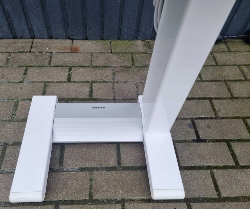 Urządzenie do prasowania, magiel Miele B 995 D z funkcją pary,składany