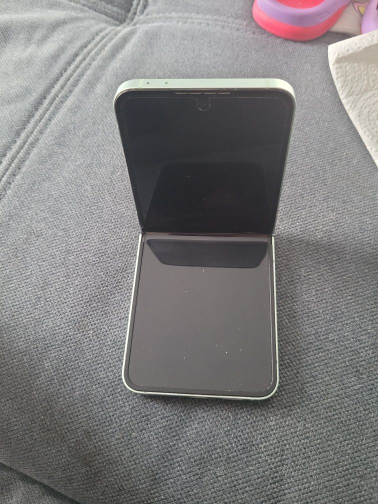 Sprzedam telefon Samsung flip 6
