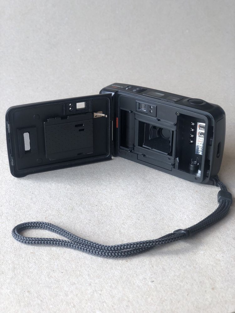 Yashica T5 - Carl Zeiss T* Tessar 3,5/35mm
