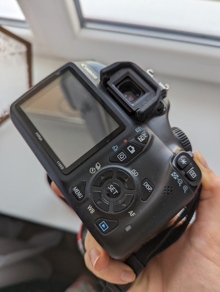 Продам фотоапарат Canon EOS 1100 D 18-55 мм