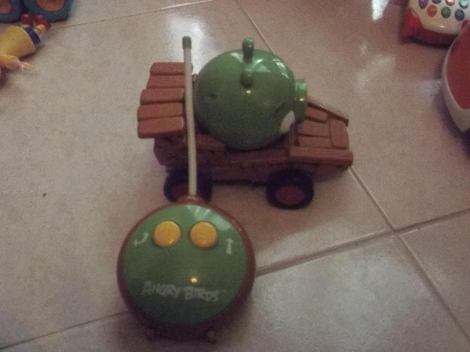 Carro telecomandado da Angry birds