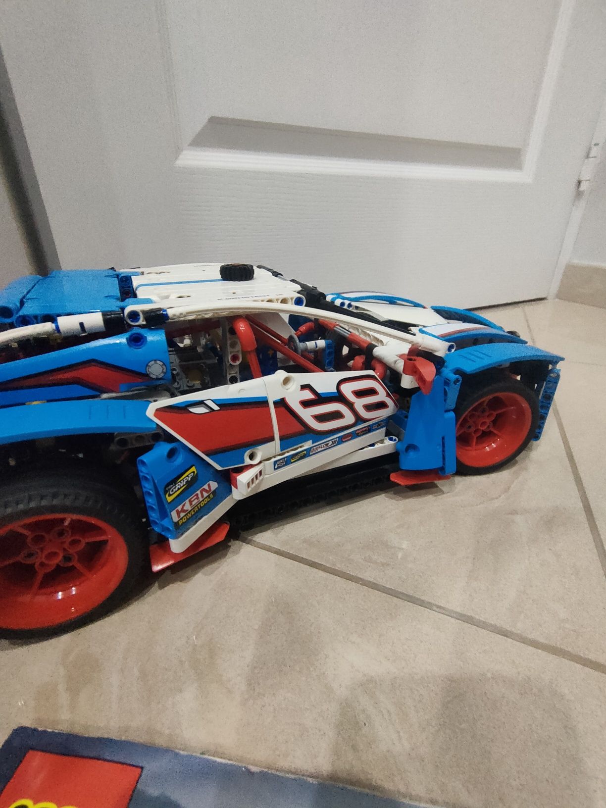LEGO Technic niebieska wyścigówka 42077