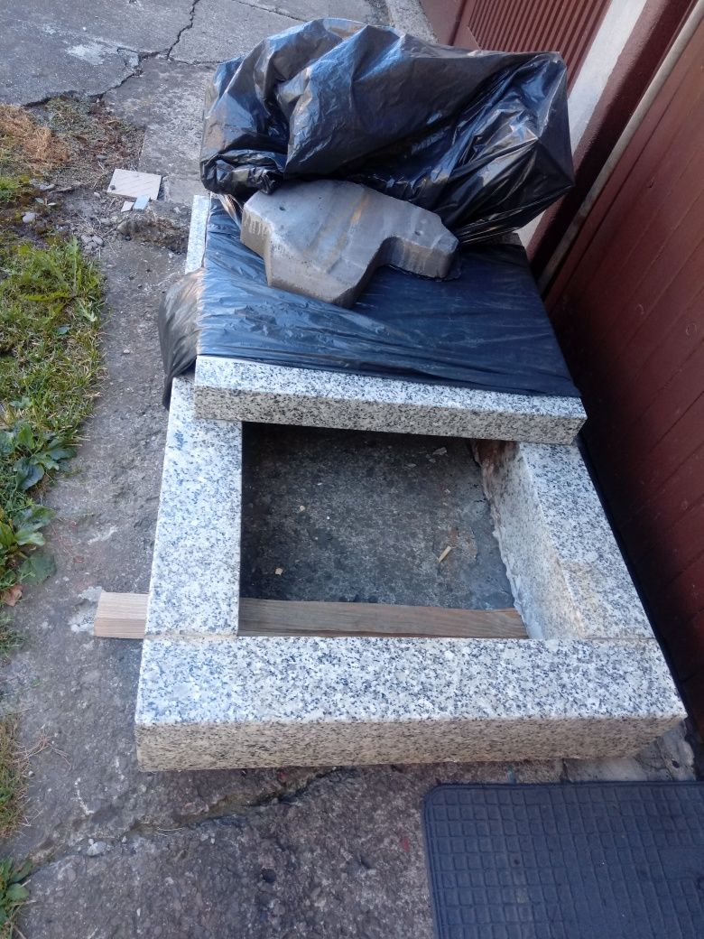 Granitowy nagrobek dziecięcy (115cm x 68cm) lub pomnik na urnę
