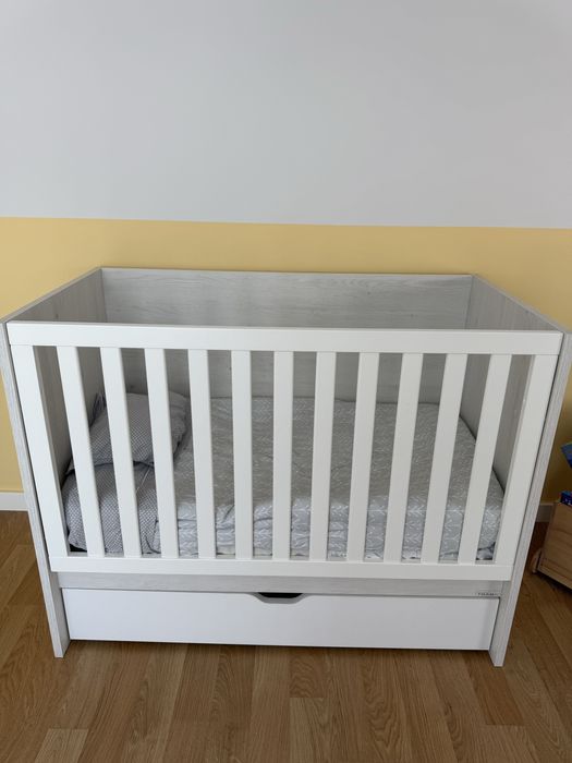 Cama de grades e modulo de gavetas/muda Fraldas Trama Mini Combi