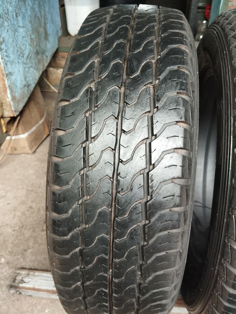 Пара літніх шин Dunlop 195/65/16c