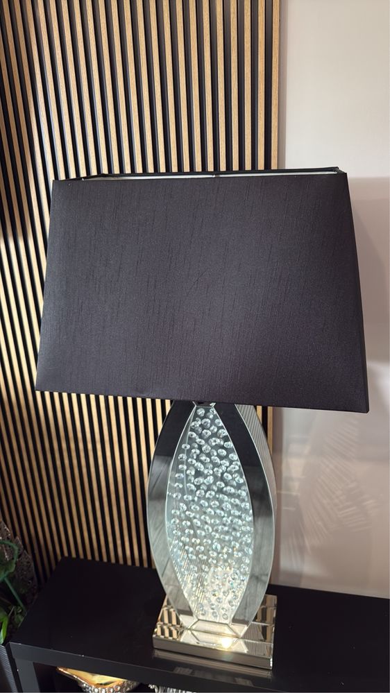 Sprzedam lampe stojącą glamur  ,posiadam dodatkkwo duzy klosz bialy ,s