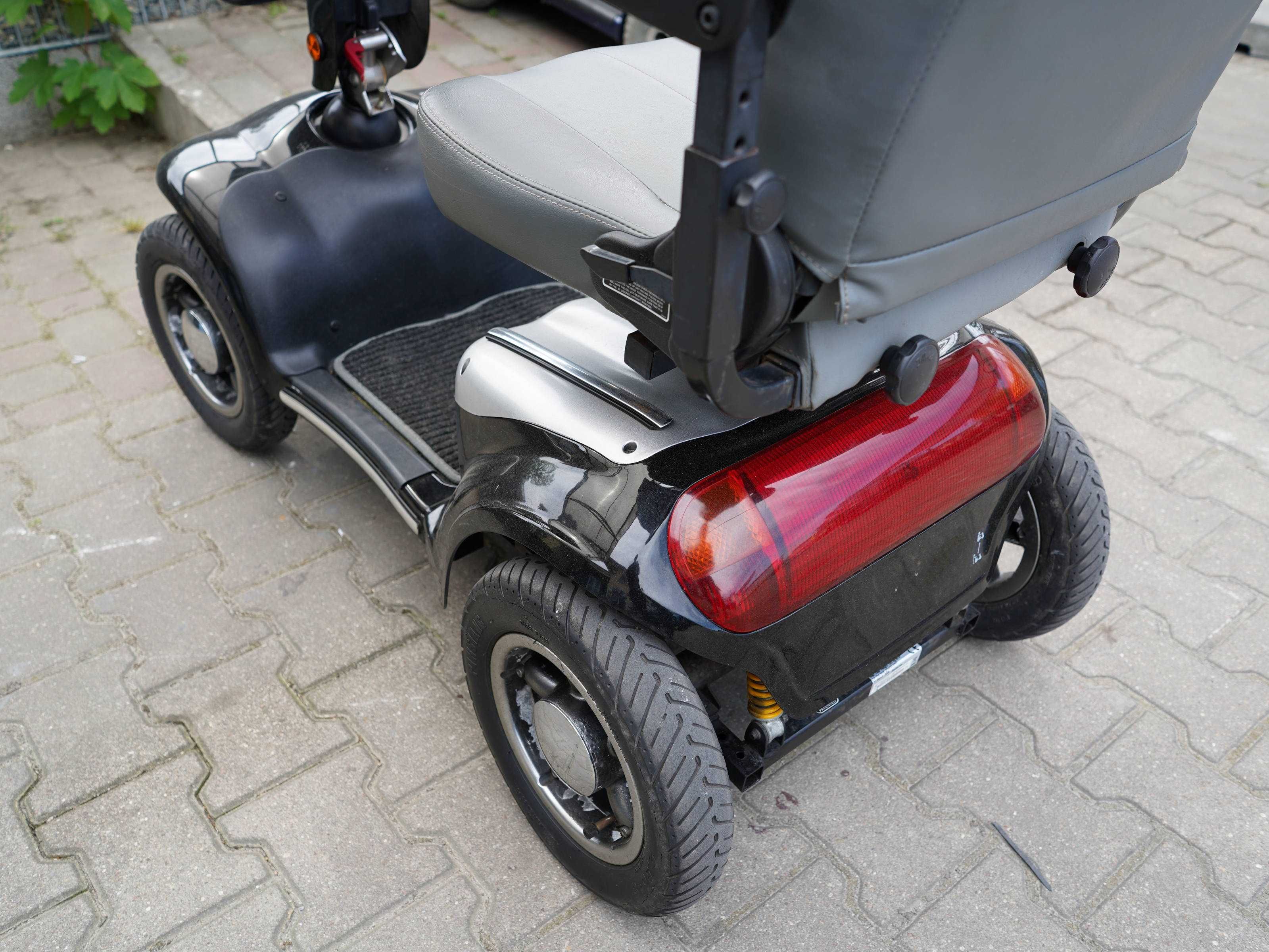 skuter inwalidzki elektryczny wózek Shoprider Runner