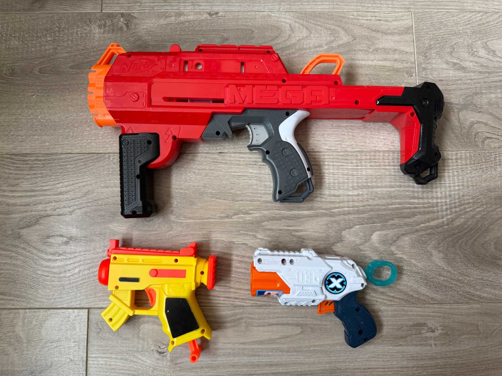 Продам набір іграшкової зброї Nerf та X shot.