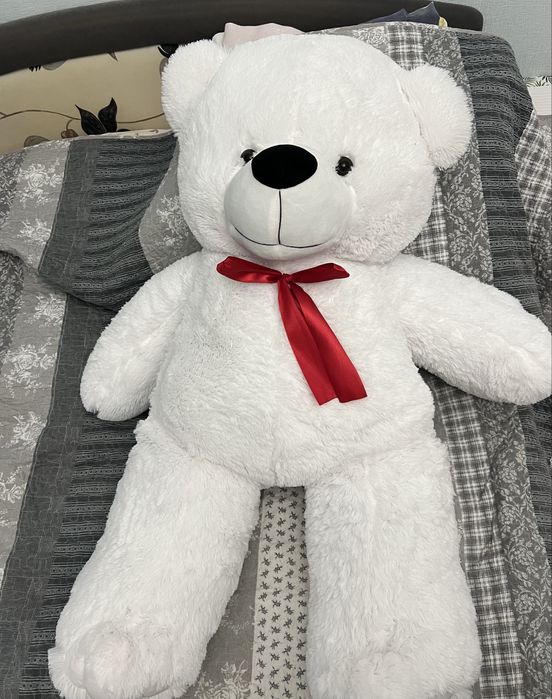 Білий метровий ведмедик