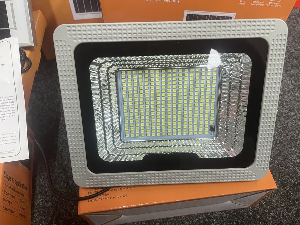 Lampa solarna VÖGLER GmBh 100W neutral, sensor zmierzchu SOLAR LIGHT