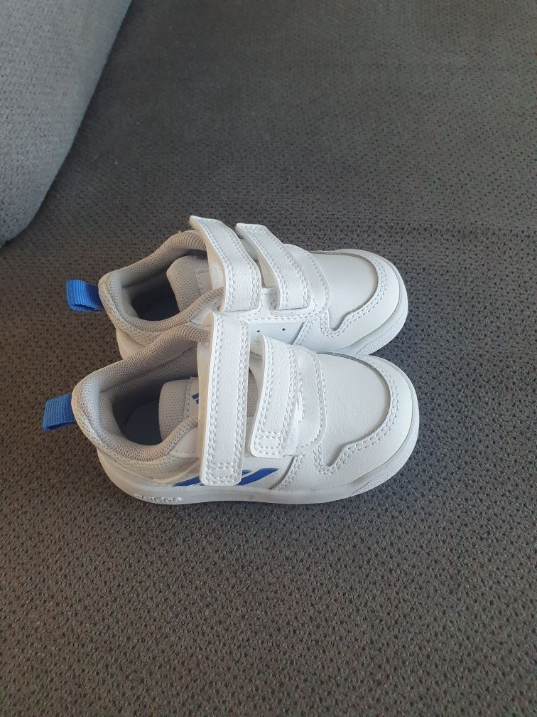 Buty dla niemowlaka adidas
