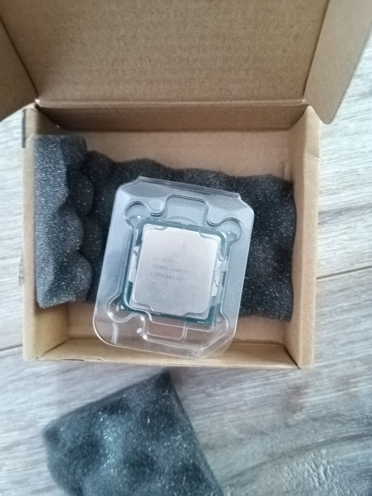 Процесор i3 8100