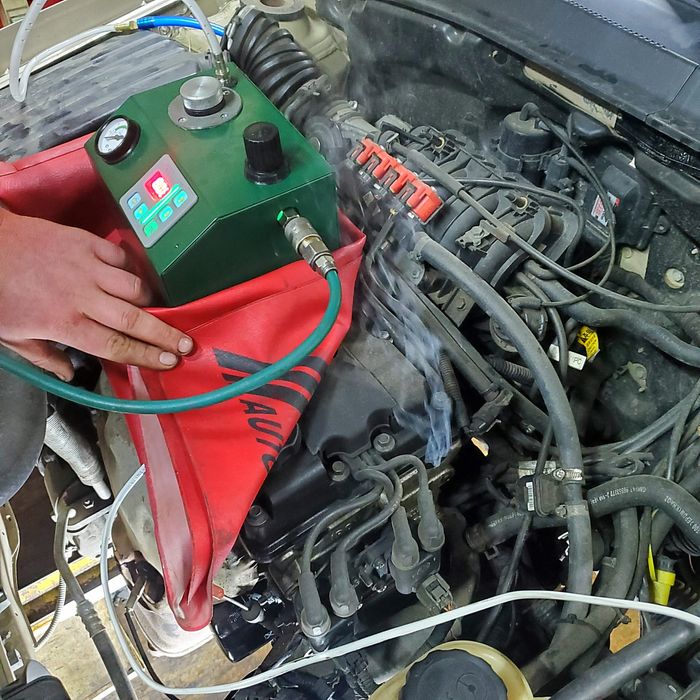 Поиск подсоса утечки воздуха дымом. Дымогенератор дым сто Автоэлектрик