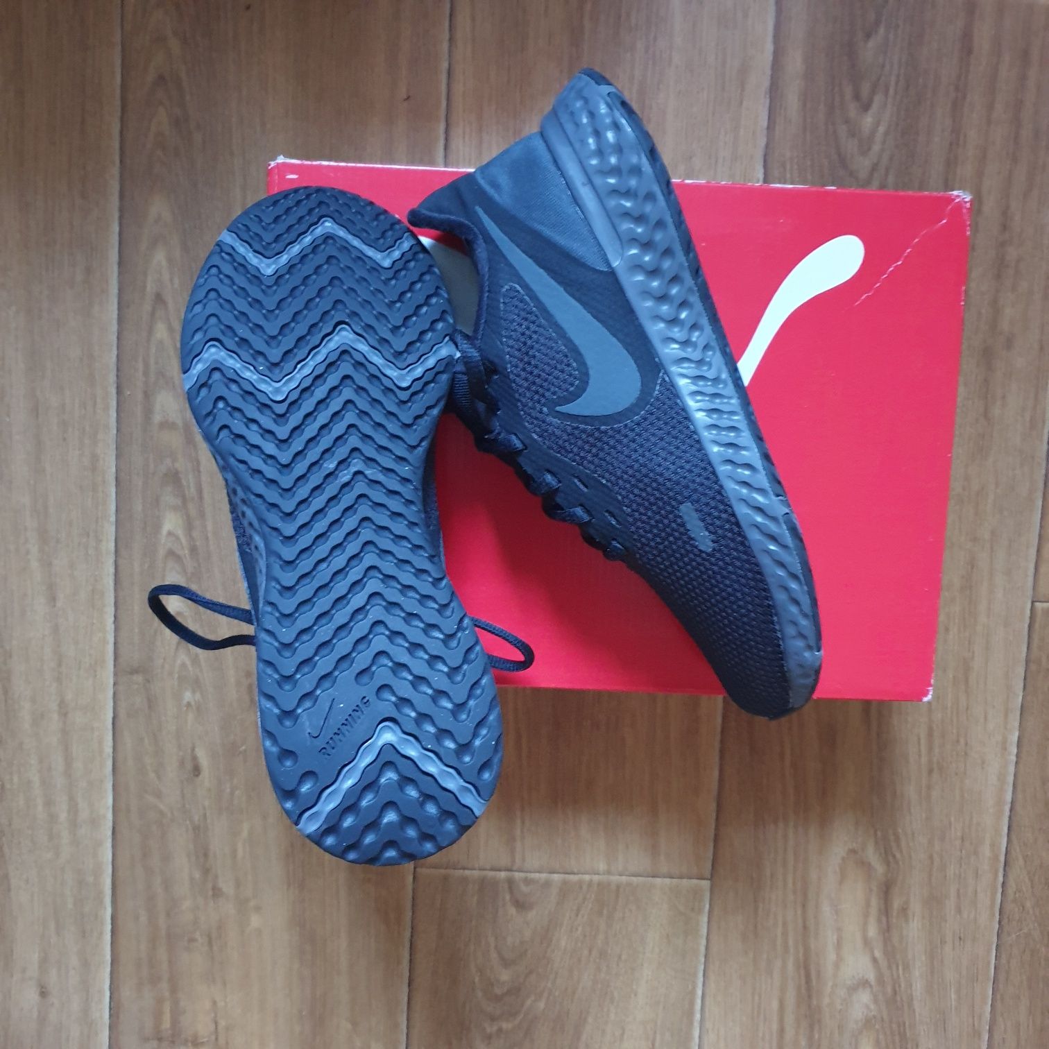 Nike 37-36.5р ,23-23.5см revolution кросівки жіночі нові чорні підлітк