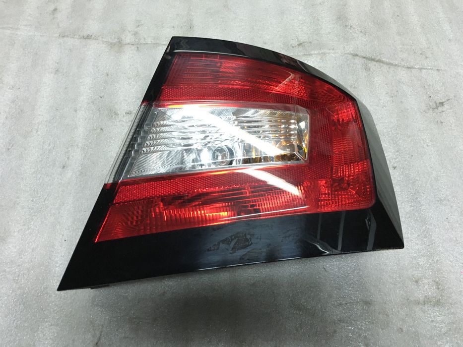 Lampa prawy tył skoda fabia III HB