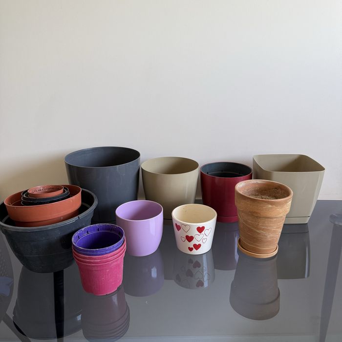 Doniczki osłonki ceramiczne i plastikowe wkłady do doniczek