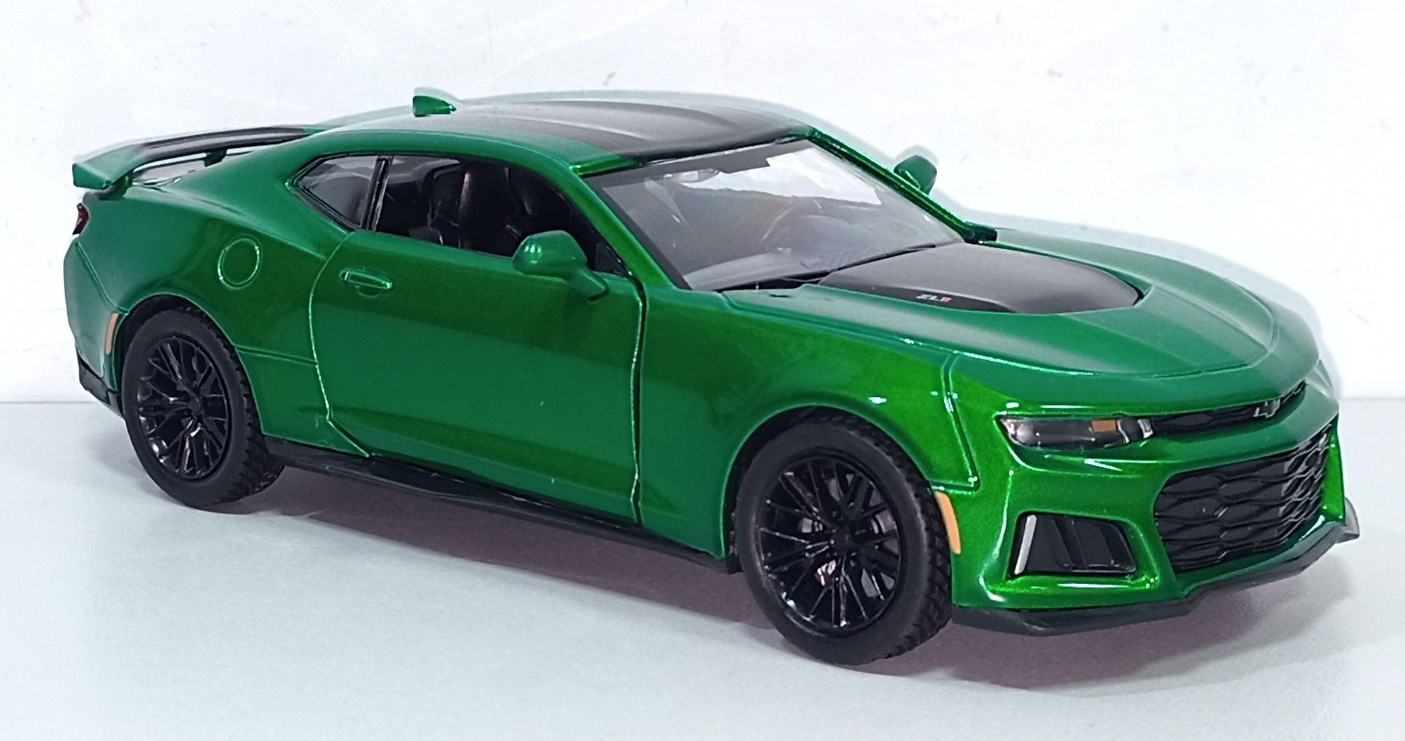 2017 Chevrolet Camaro ZL1 модель 1:24 "Автосвіт". Металл