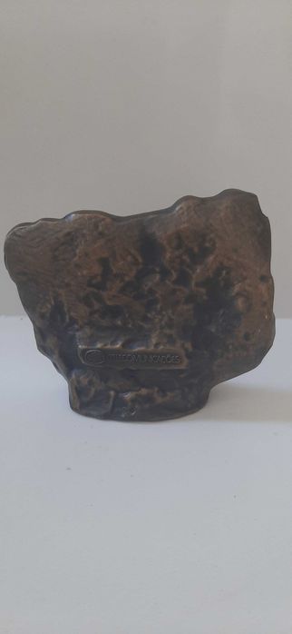 Pisa papeis e castiçais bronze