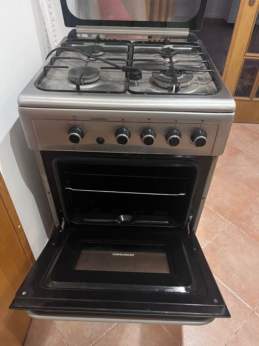 Vendo fogão com  pouco uso