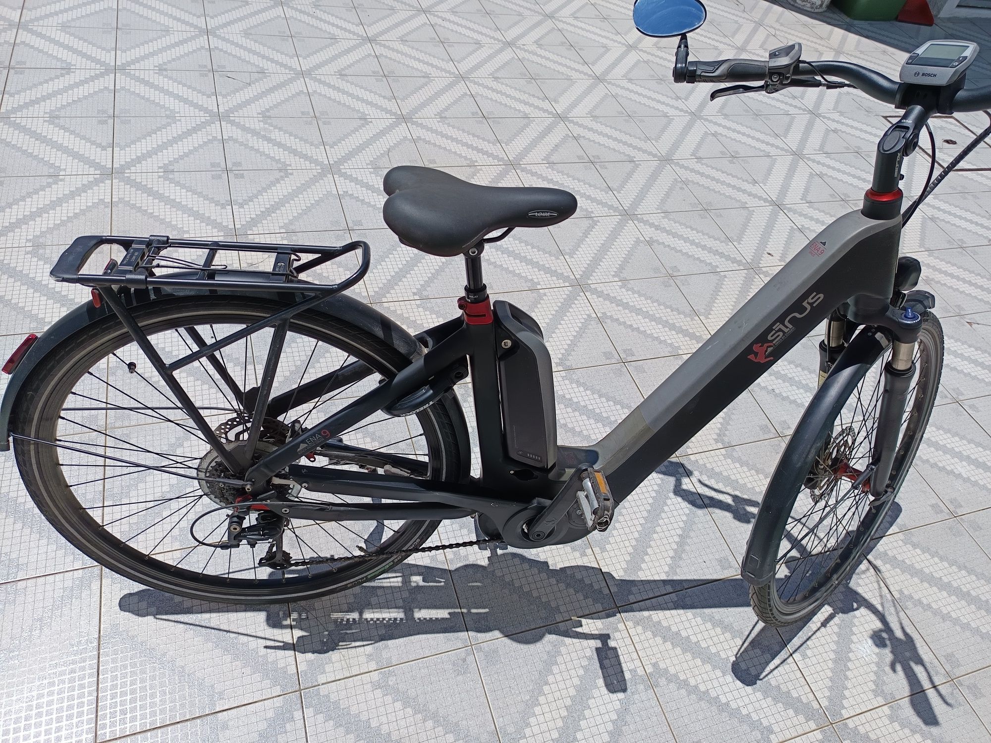 Bicicleta elétrica com motor boch