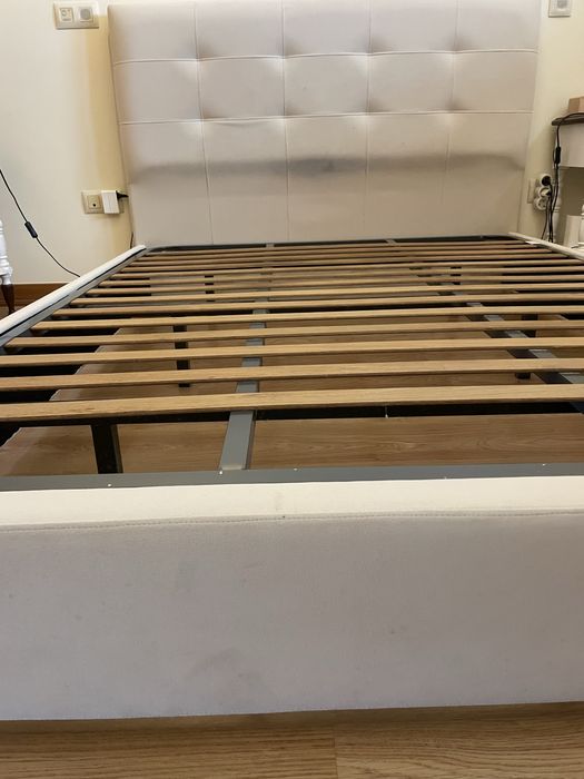 Cama de casal com cabeceira + Estrado (usado)
