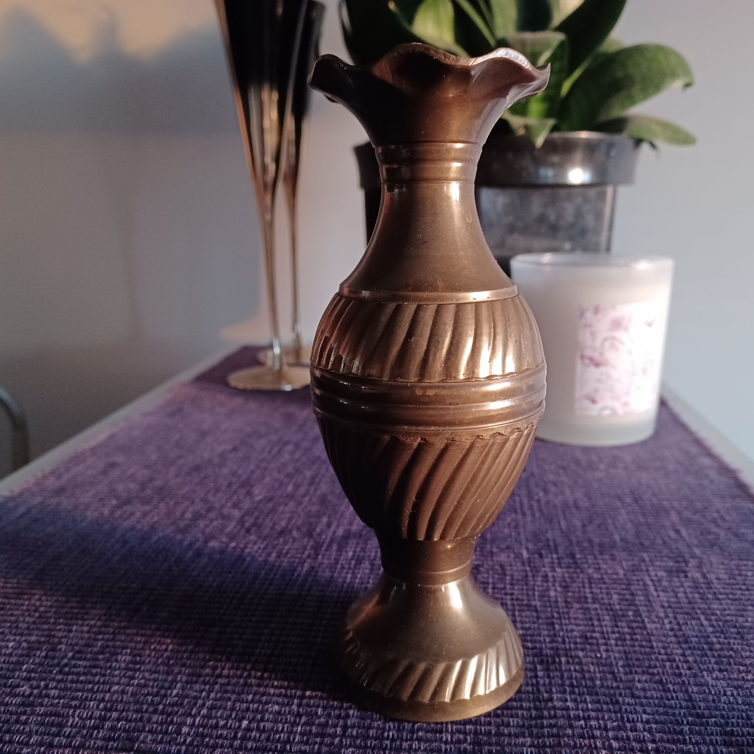 Mosiężny wazonik wazon