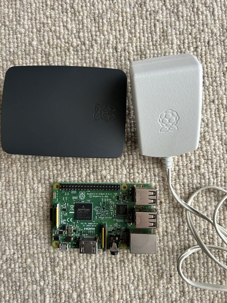 Raspberry pi 3 com carregador e caixa