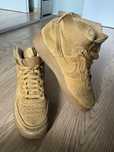Buty zamszowe Nike