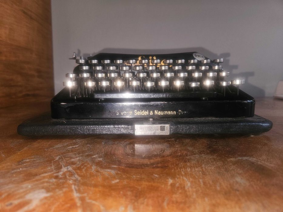 Maszyna do pisania Erica 5