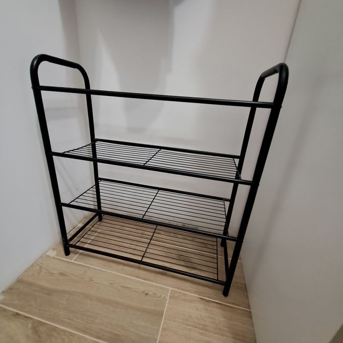 Metalowa szafka na buty