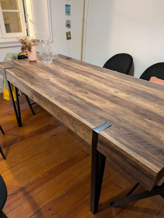 Mesa de jantar de madeira para 8 pesoas