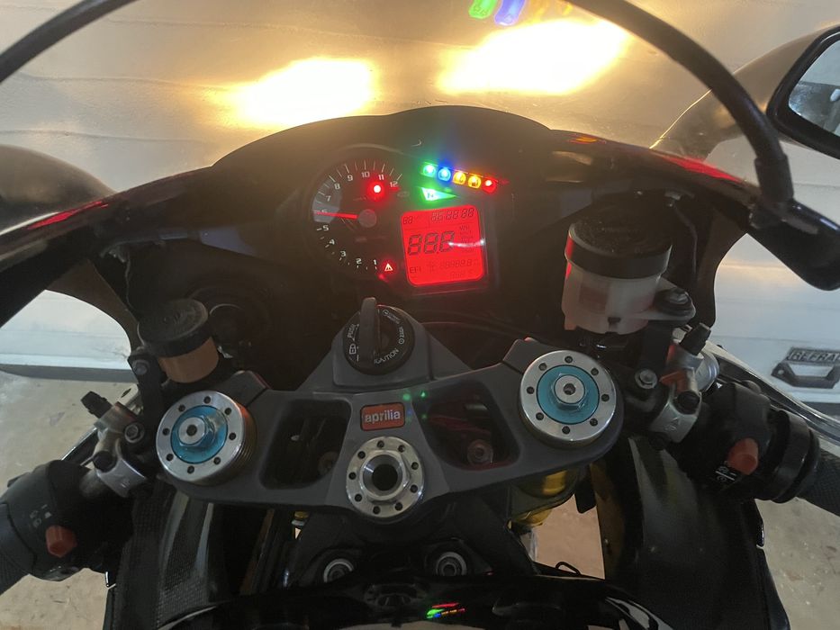 Aprilia RSV 1000 Factory