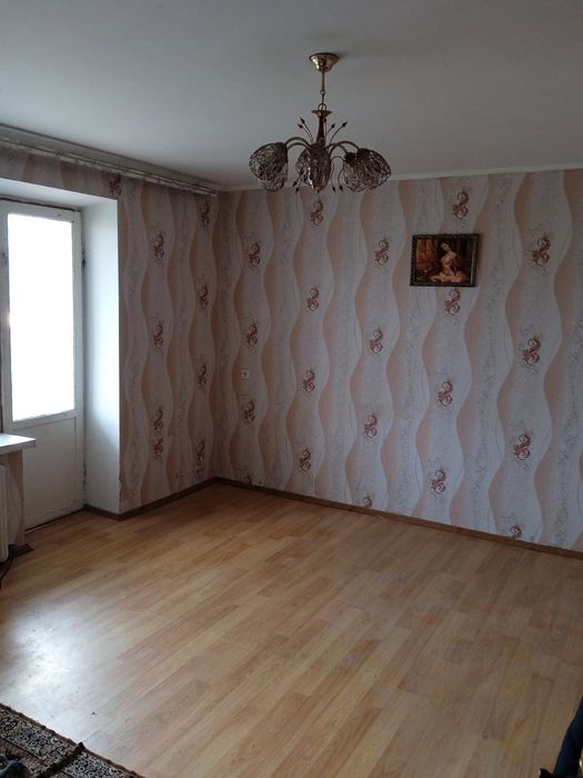 Продається недорого 4х кімнатна квартира