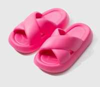 Рожеві сандалі шльопанці піна сандалі