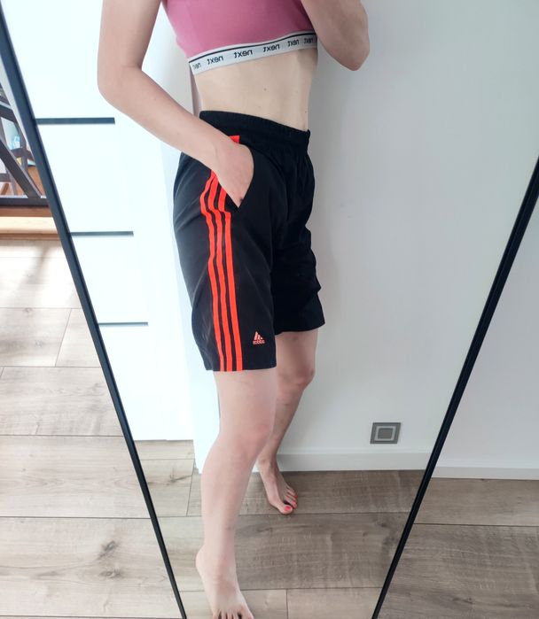 Spodenki czarno czerwone adidas