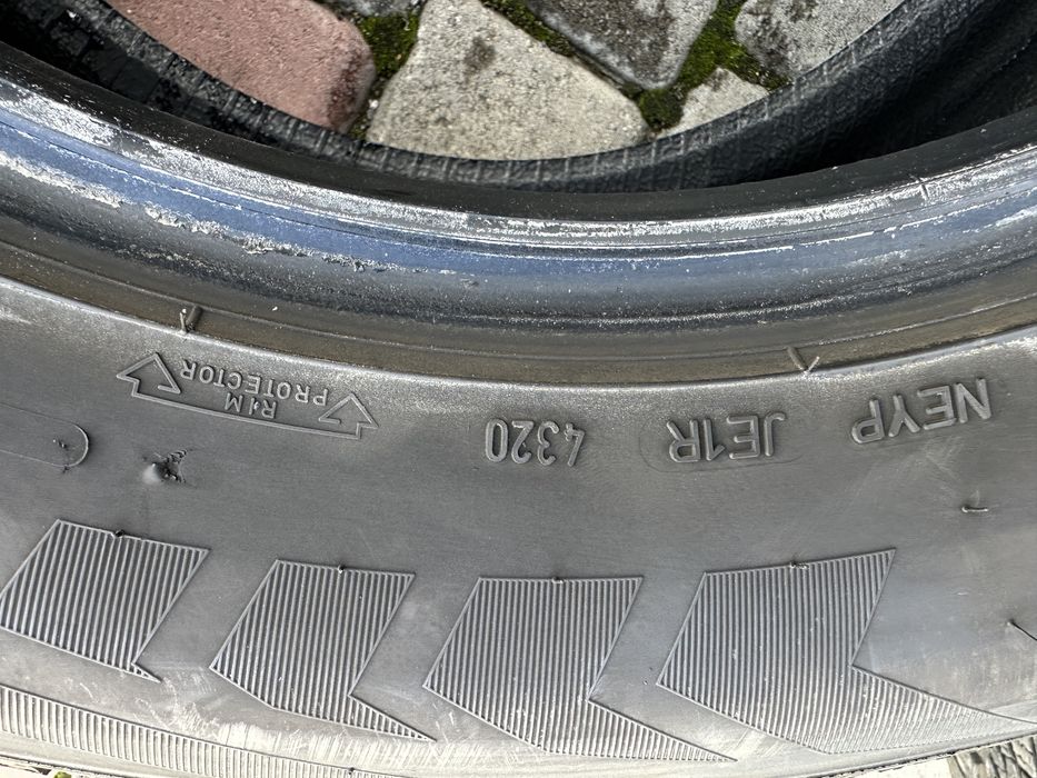 Зимова резина R18 255/60R18 2021рік Good Year