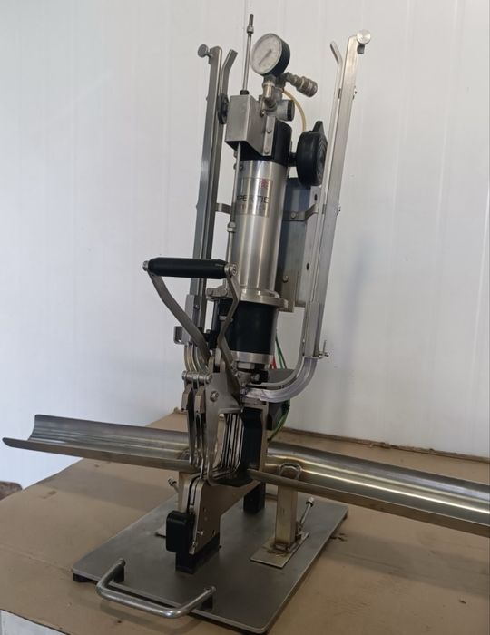 Напівавтоматичний кліпсатор Tipper Tie Technopack  DCM - 90