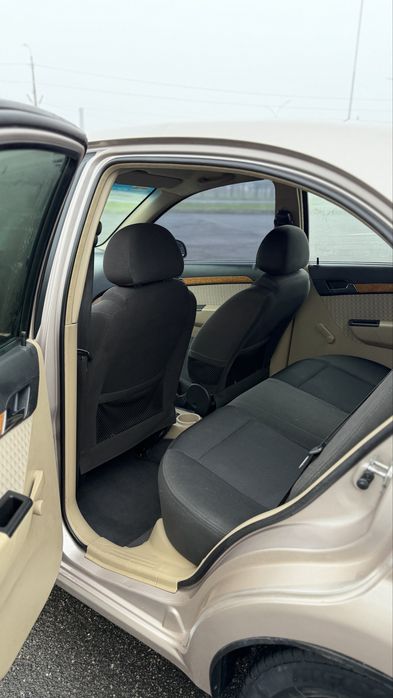 Продам шевролет авео в гарному стані автомат 1.6 бензин