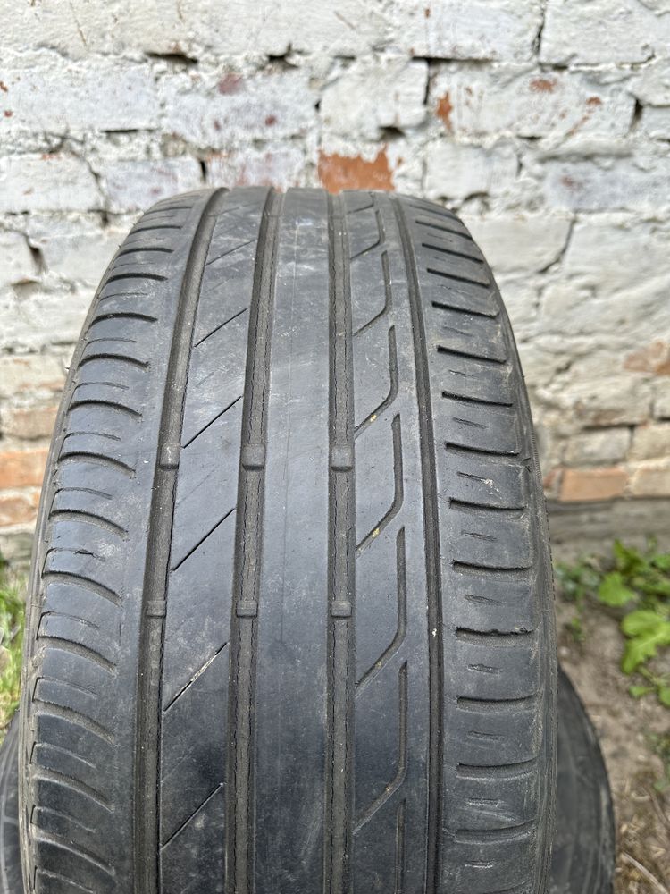 Пара шин Brigestone 215/50 R18, непоганий стан,2017 рік, з Європи