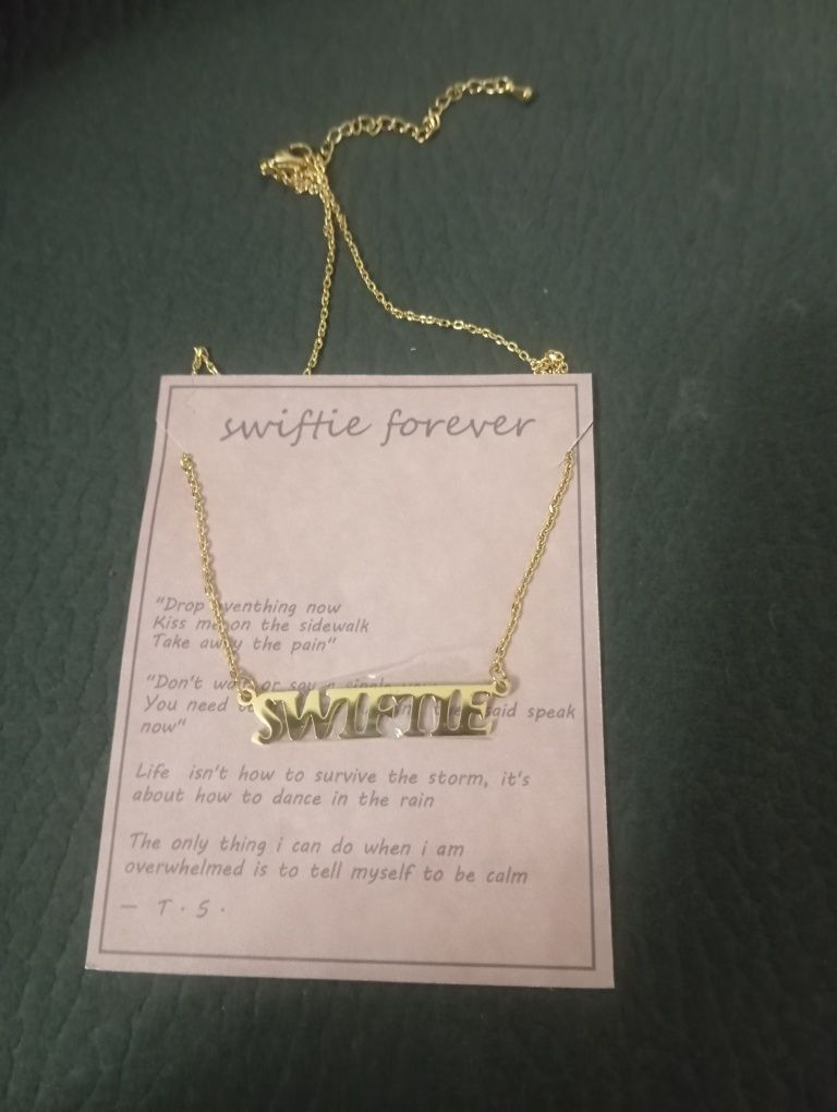 Colar Taylor Swift dourado - swiftie