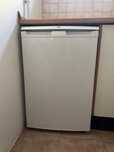 Lodówka mała biała Beko TSE1284E 84 cm