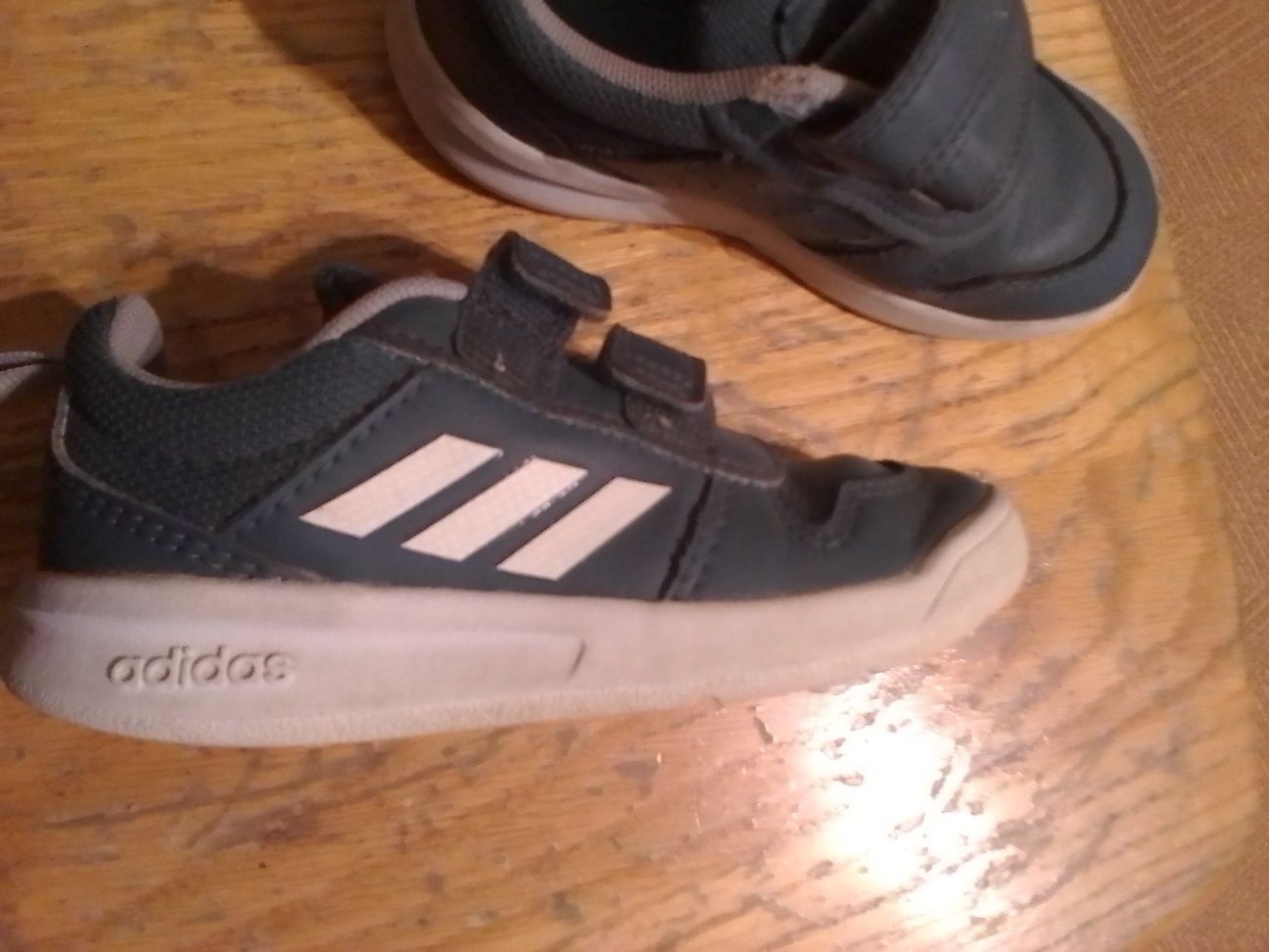 Кросівки Adidas..