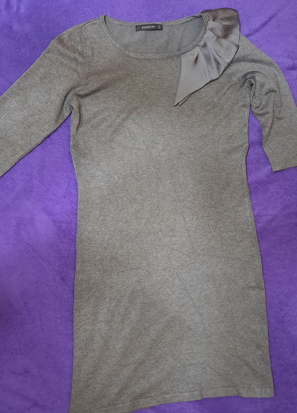Dzianinowa szara sukienka marki Reserved, rozm. XL