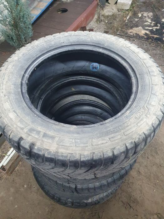 Шини б/у R16C (215/65)