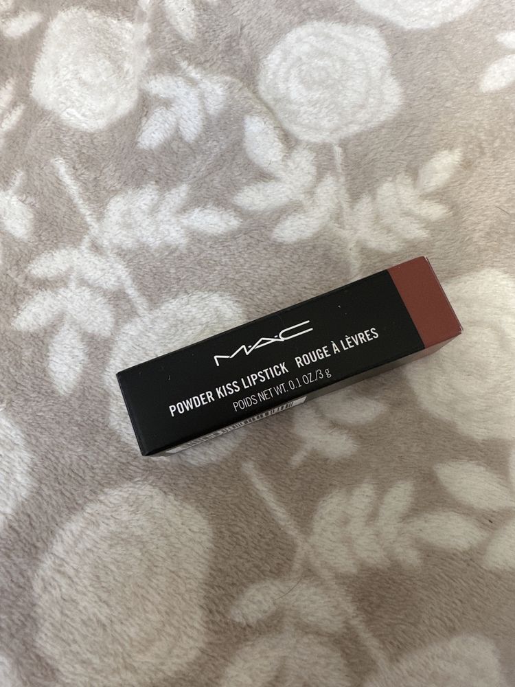 opakowanie mac kiss lipstick