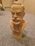 Busto de Eça de Queirós e Júlio Dinis