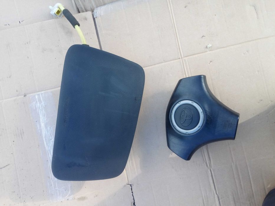 Toyota RAV4 II 00-03 poduszka kierownica pasażer airbag europa